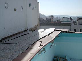 La piscina de Oliva Padilla y el muro adyacente se han venido abajo a causa de las obras 