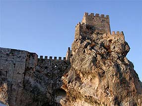 Vista del castillo de Zuheros