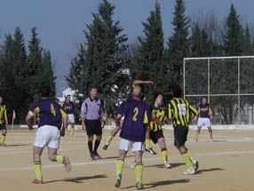  Uno de los momentos del partido disputado en el polideportivo municipal de Rute 