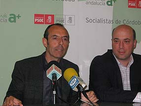 Antonio Hurtado junto a Antonio Ruíz en la rueda de prensa