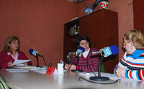 Coordinadoras de la delegación ruteña de Manos Unidas en los estudios de Radio Rute