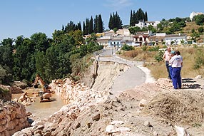 Obras en el río Anzur junto a la zona de Los Cipreses 