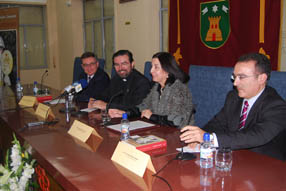 José María Caballero, Magdalena Baena, Fernando Cruz Conde y  el autor del libro durante la presentación del mismo