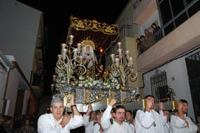 La procesión de la Virgen de la Sangre y la cruz ganadora de esta edición