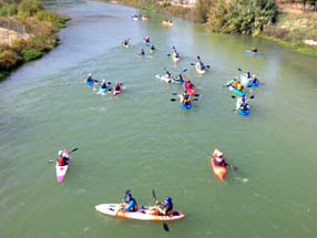 El Club de Piragüismo de Écija fletó cerca de cuarenta  embarcaciones, entre kayak y piraguas, para la prueba