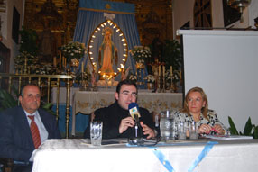 Junto al presidente, el párroco y Rosa María Unquiles fueron  los encargados de hablar de las apariciones de la Virgen Milagrosa