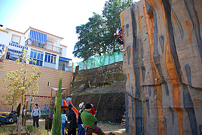 Una de las pruebas más espectaculares fue la  escalada en el rocódromo junto al Polideportivo Municipal