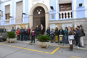 Tras asistir a las actividades del colegio Los Pinos, la concejala Belén Ramos ha leído ante el Ayuntamiento un manifiesto de repulsa