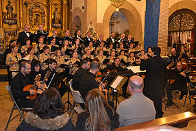 La coral estuvo acompañada en parte del  concierto por la asociación “Camerata Ipagro”, de Aguilar de la Frontera