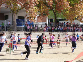 A través de pruebas deportivas y de habilidad,  los escolares se conciencian de la situación de otros niños