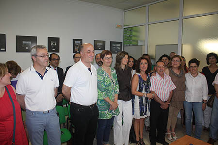 El alcalde de Rute, Antonio Ruiz, junto a la  delegada Isabel Baena y los representantes de los otros municipios de la  Subbética