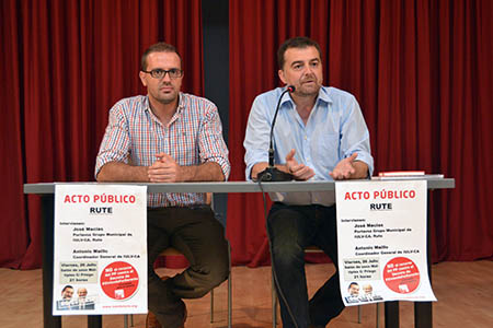 Antonio Maíllo, junto a José Macías, explicó sus  planteamientos a simpatizante de IU de Rute y otros municipios cercanos