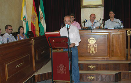 José María Benítez, el día que tomó posesión de su cargo como concejal en el Ayuntamiento de Rute, en el año 2009