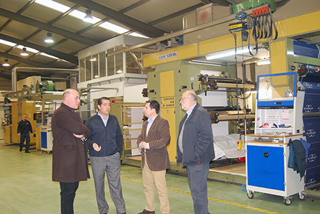 Tras la reunión con los técnicos del CADE, el delegado y el  alcalde visitaron las instalaciones de Innovaciones Subbética
