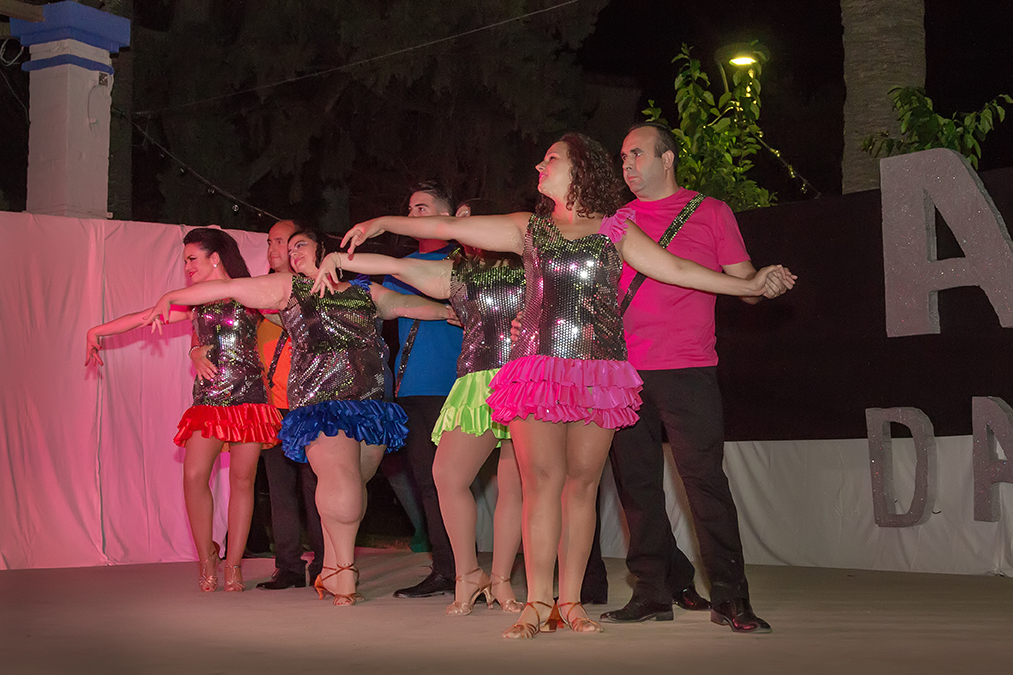 A lo largo de la noche los integrantes de la escuela interpretaron los diversos estilos encuadrados en los bailes de salón (FOTO: David Torres)